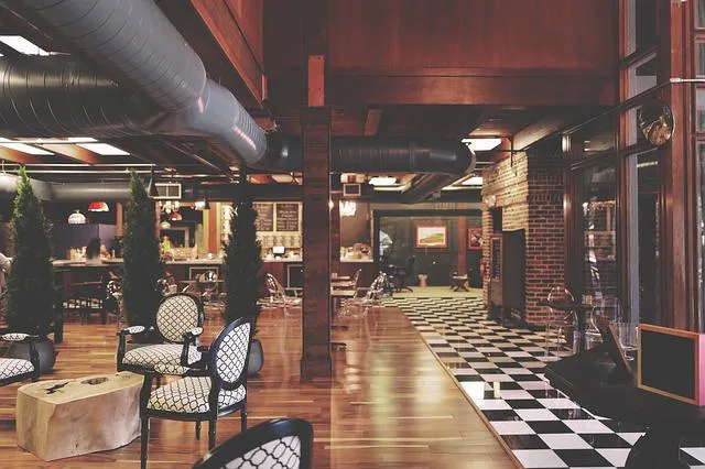 Meble restauracyjne – style i lista produktów. Co kupić?